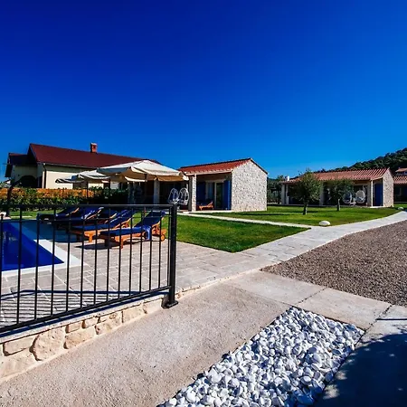 Muntan Villa Kraj (Zadar)