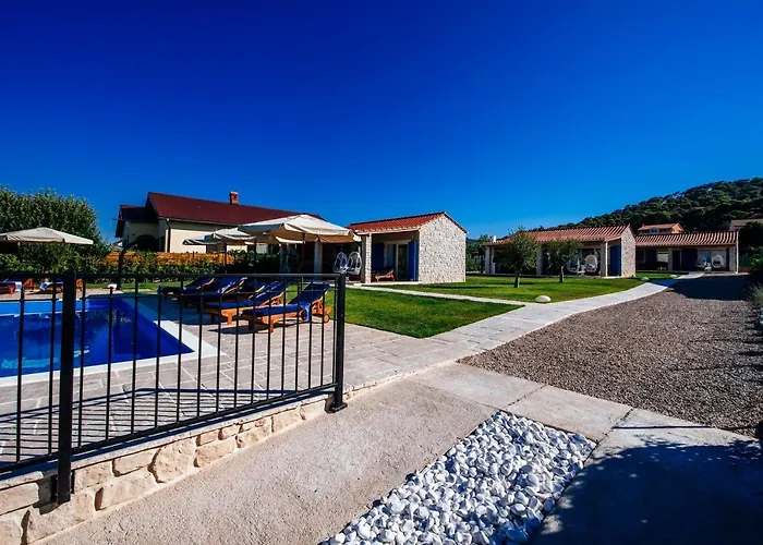 Muntan Vila Kraj (Zadar)